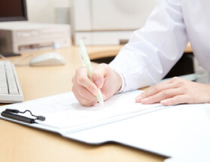 皮膚科専門医の女性医師によるきめ細やかな診療